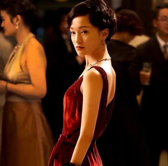 周迅：谈过7段感情，离过一次婚，她到底追求什么