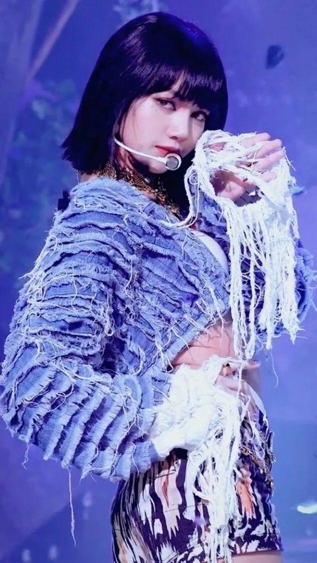 没必要嘲她傍豪门吧……