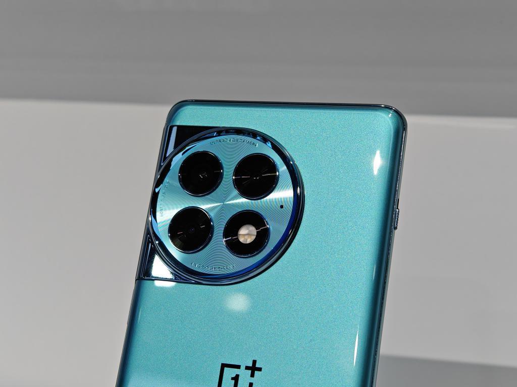 一加Ace 2 Pro强势杀入，中端市场乱成一锅粥