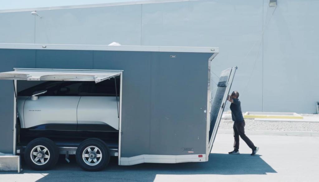 贾跃亭接受采访答一辆新车交付得历经多少苦难