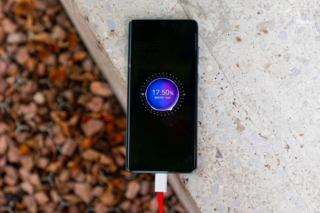 一加 Ace 2 Pro 体验：2999 元起售，内存比电脑还大的真香性能旗舰