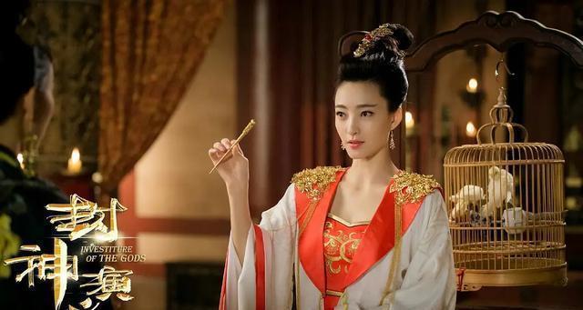 同样演苏妲己，娜然和王丽坤对比，差别就出来了