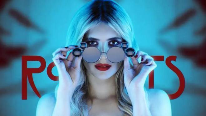 《美国恐怖故事》第十二季发布最新海报，艾玛·罗伯茨与金·卡戴珊亮相