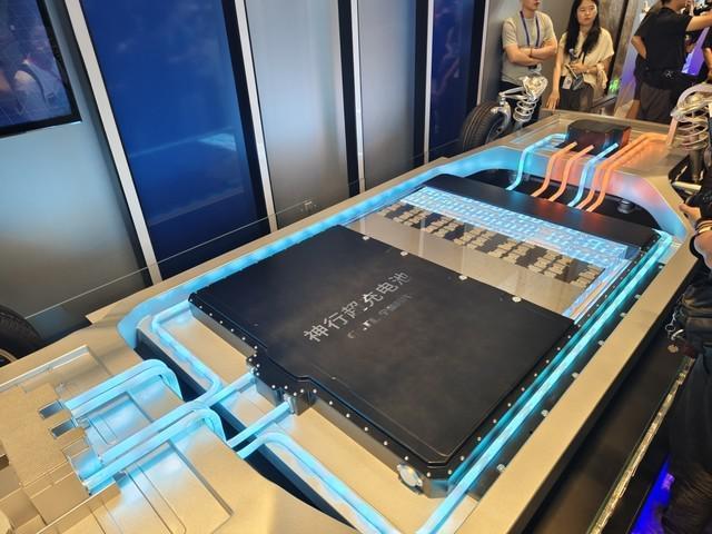 宁德时代发布神行超充电池 充电十分钟续航400公里