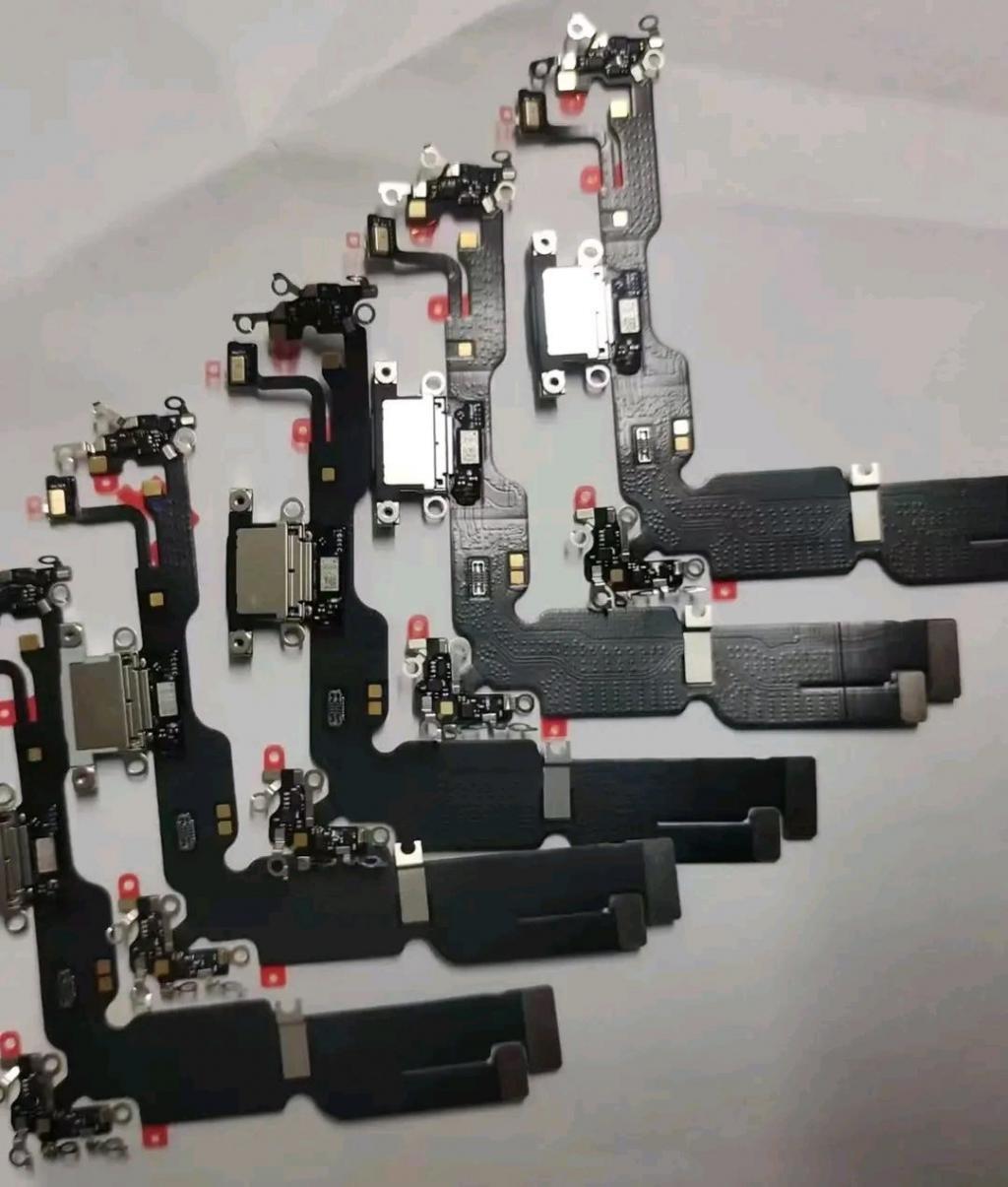 外媒分析 iPhone 15 系列泄露图，声称“至少三款将配备雷电 4”