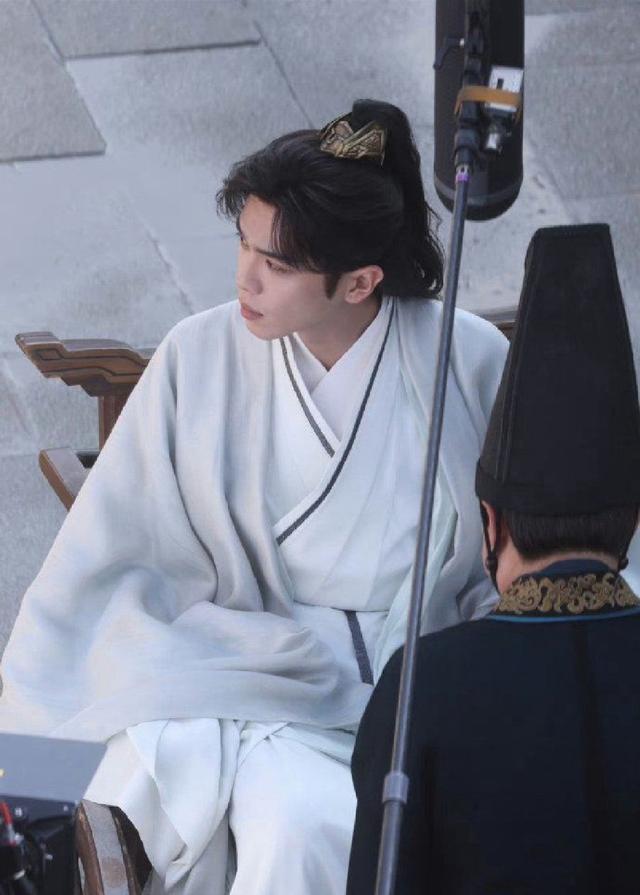 张若昀《庆余年2》新路透 范闲坐陈萍萍同款轮椅霸气十足