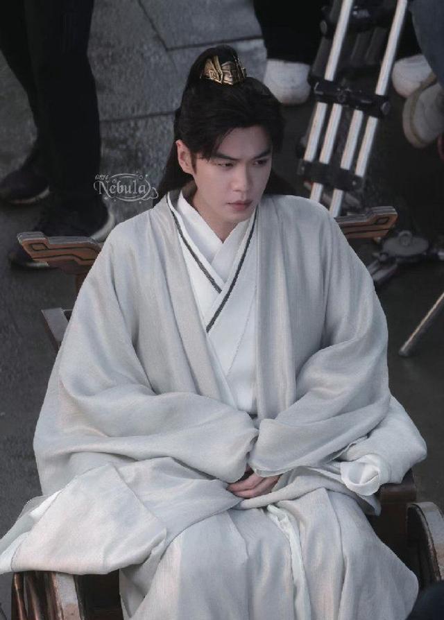 张若昀《庆余年2》新路透 范闲坐陈萍萍同款轮椅霸气十足