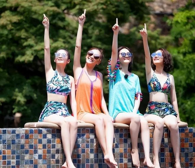 谢娜张杰一家游香港感谢王祖蓝安排 网友:给钱了吗