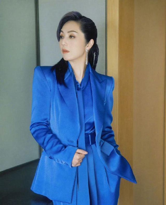 杨千嬅彩排站错位置连说三次抱歉 真诚态度引网友力赞