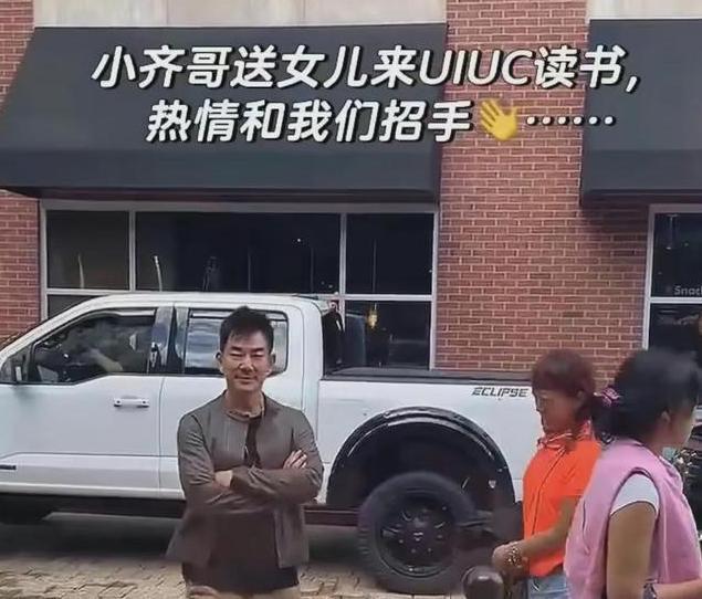 任贤齐和妻子现身美国送女儿上学 被路人偶遇热情打招呼