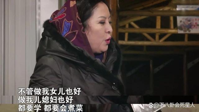 郭碧婷泳装暴露大象腿，全身心陪孩子玩，向太眼光太毒辣