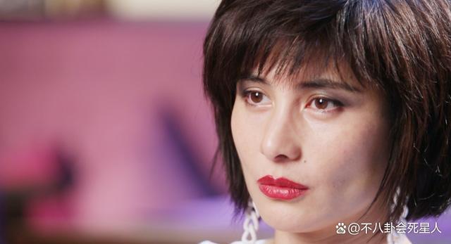 赌王最爱的叛逆女儿，一脱成名气坏四太，却做到挚爱情深