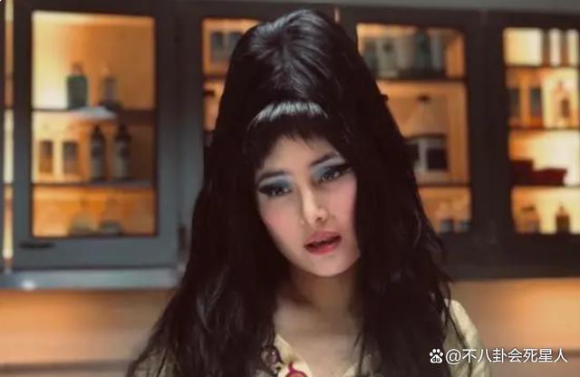 赌王最爱的叛逆女儿，一脱成名气坏四太，却做到挚爱情深