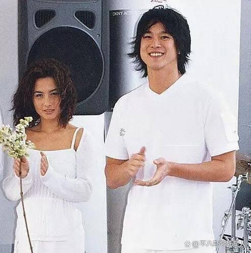 赌王最爱的叛逆女儿，一脱成名气坏四太，却做到挚爱情深