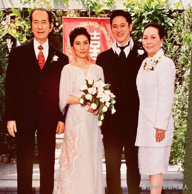 赌王最爱的叛逆女儿，一脱成名气坏四太，却做到挚爱情深