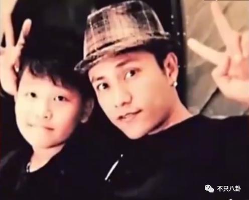 火速否认结婚生子！但他至今都没回应过另一个未解之谜啊……