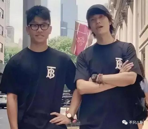 火速否认结婚生子！但他至今都没回应过另一个未解之谜啊……