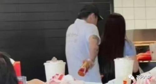不承认性骚扰？可他的黑料怎么越扒越多？