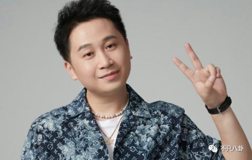 不承认性骚扰？可他的黑料怎么越扒越多？