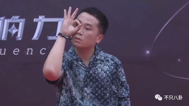 不承认性骚扰？可他的黑料怎么越扒越多？