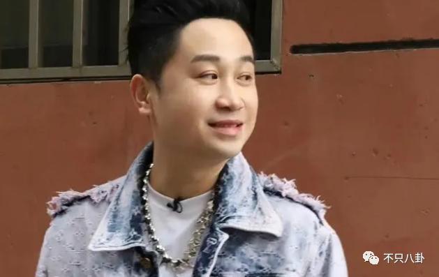 不承认性骚扰？可他的黑料怎么越扒越多？