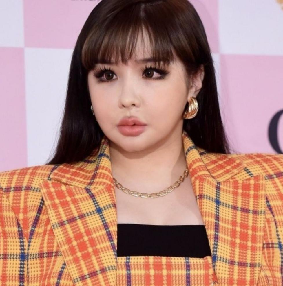 她曾是YG的“芭比娃娃”，现在却遭非议！网友：这姐咋了