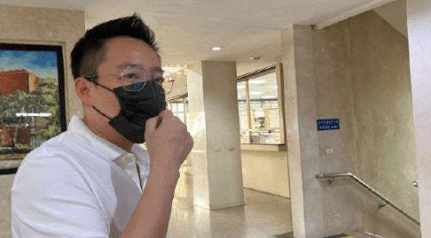 晒离婚协议被指违法 汪小菲被传唤现身地检署