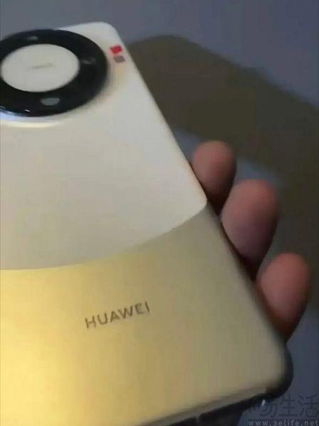 疑似华为Mate60谍照现身，外观与传言高度一致