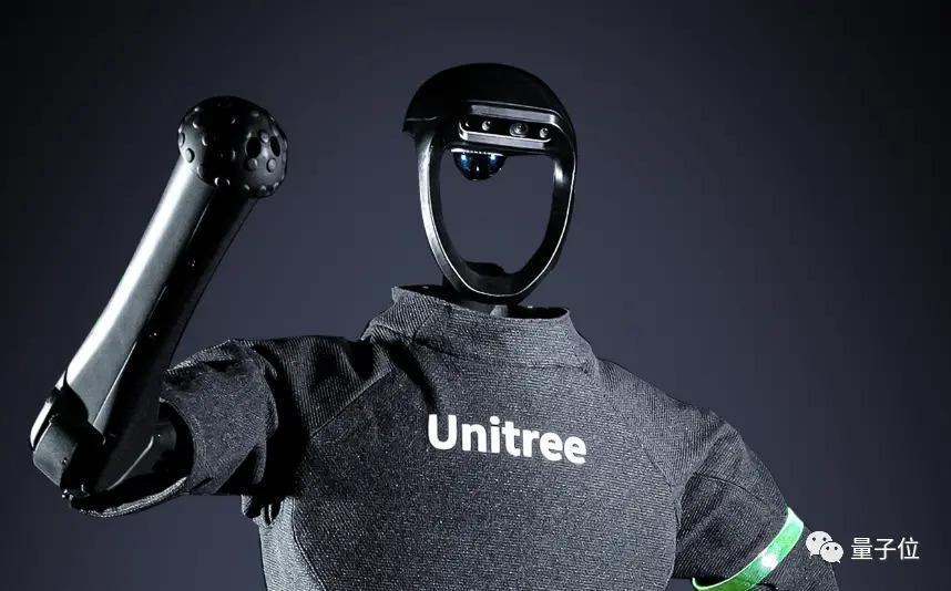 中国人形机器人火到国外！不惧偷袭还带闪