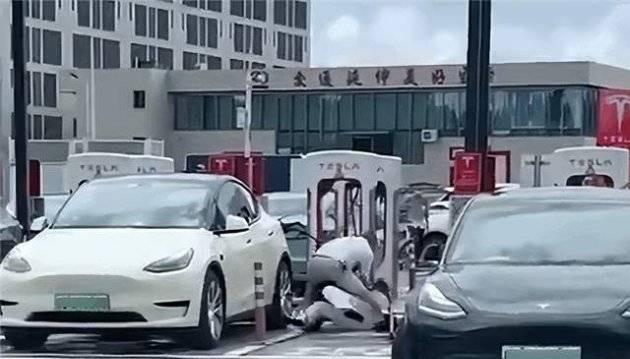 奔驰标，还能值50万吗？