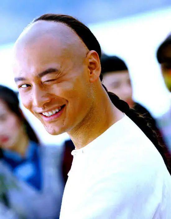 黄晓明支棱之谜