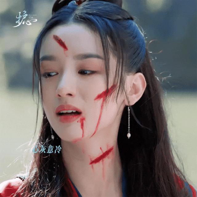 撞脸撞资源，她们谁能赢？