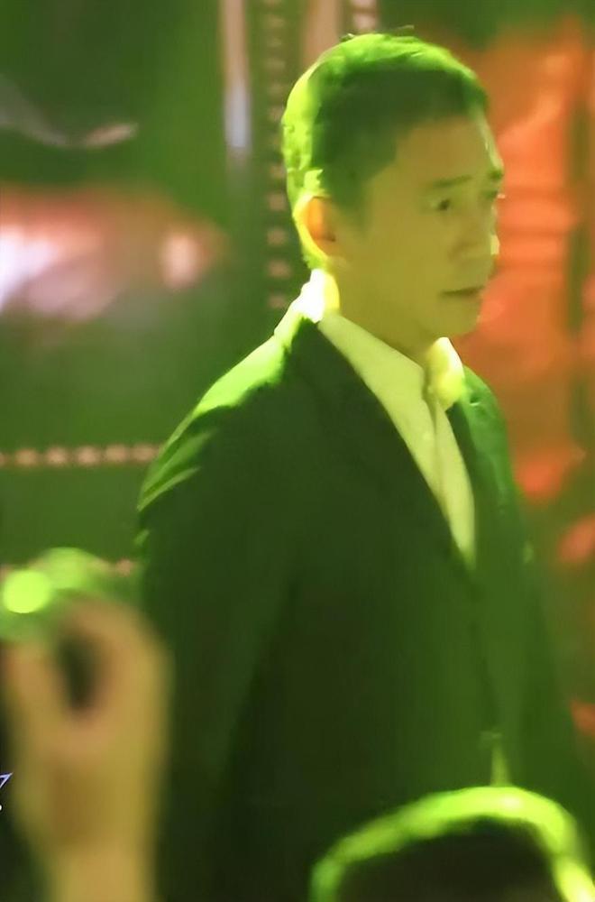梁朝伟刘嘉玲情断风波升级！两人无交流表情尴尬暴露关系