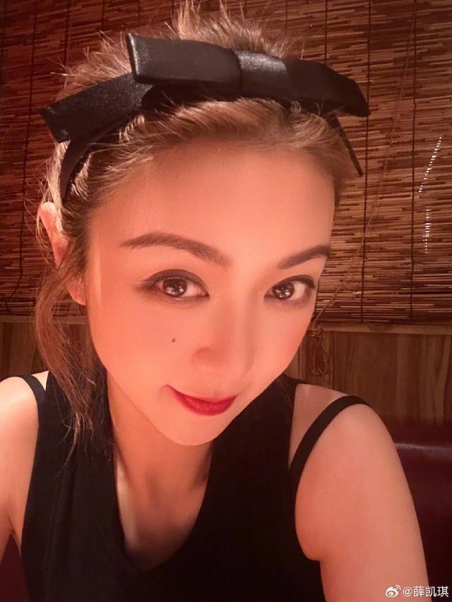 薛凯琪深夜共享心灵鸡汤 做让自己快乐的事“简单即幸福”