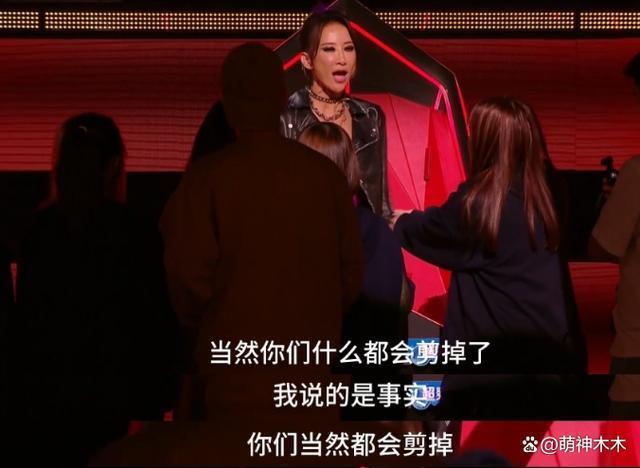《好声音》争执视频曝光，李玟被劝离场，大喊：不要碰我