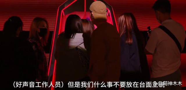 《好声音》争执视频曝光，李玟被劝离场，大喊：不要碰我