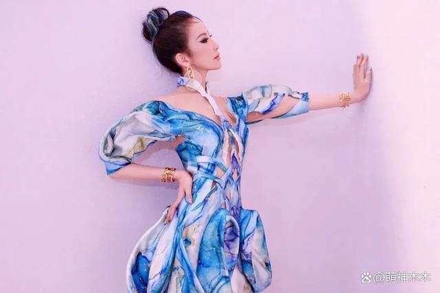 《好声音》争执视频曝光，李玟被劝离场，大喊：不要碰我