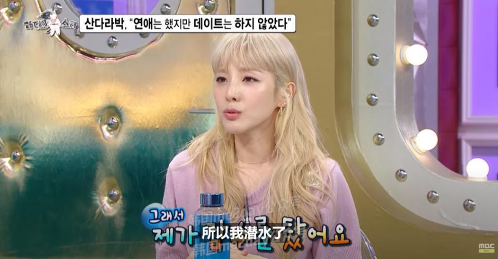 为了恋情不被曝光，她选择了网恋