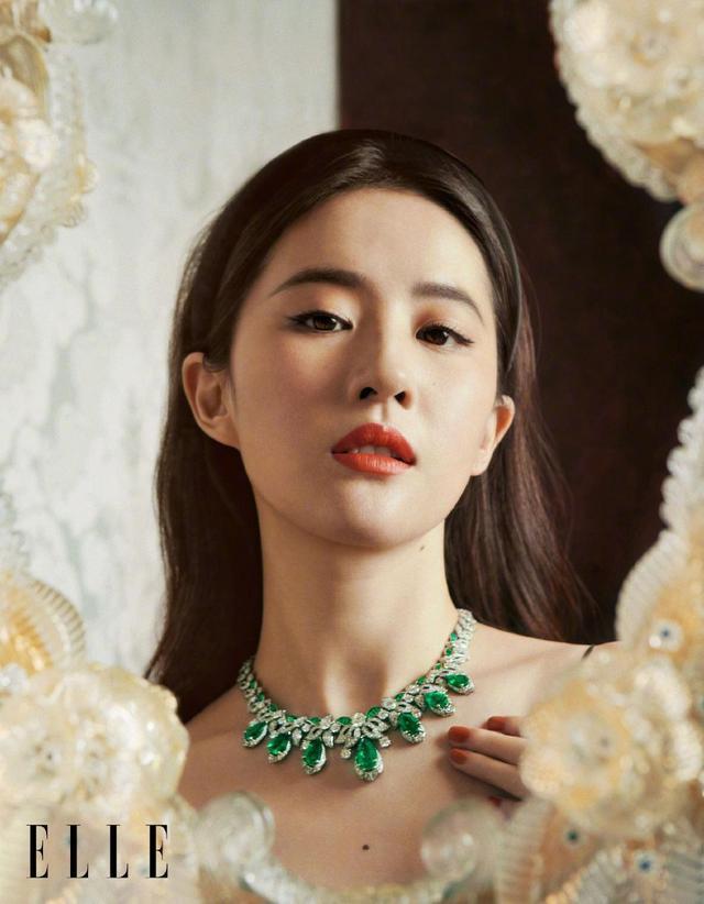 刘亦菲意式宫廷大片曝光 戴蕾丝面具宛如女王贵气十足
