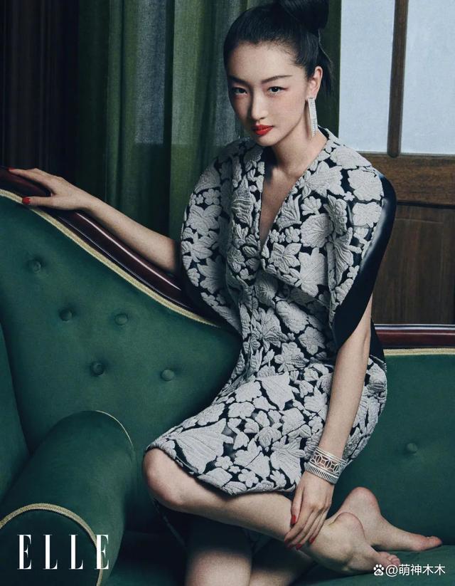 女星9月杂志封面！宋茜显老十岁，刘亦菲周冬雨暴露身材短板