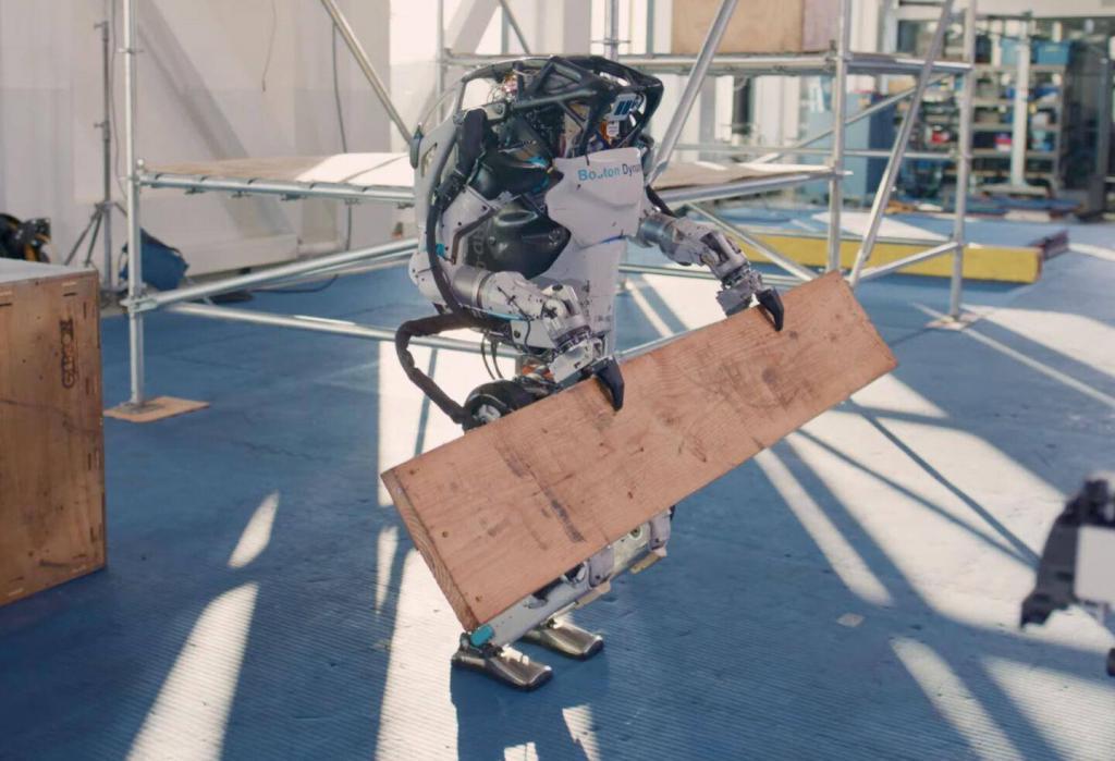 前华为天才少年 6 个月造出「钢铁侠」：内置大模型，能进厂搬砖，目标成本 20 万