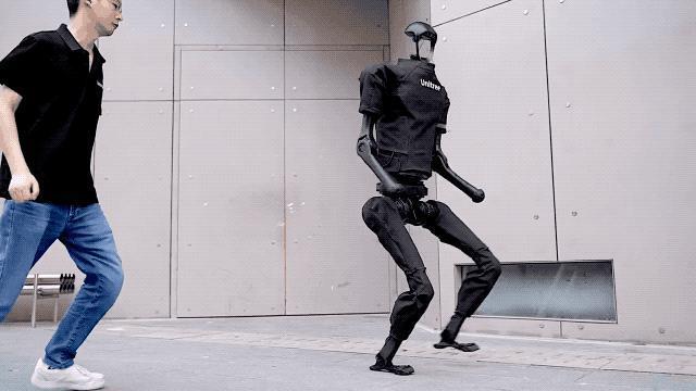 前华为天才少年 6 个月造出「钢铁侠」：内置大模型，能进厂搬砖，目标成本 20 万