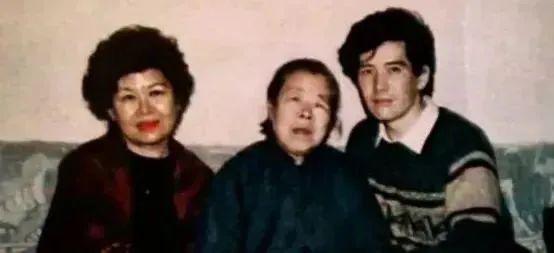 看了费翔的腹肌，我和我妈都笑了