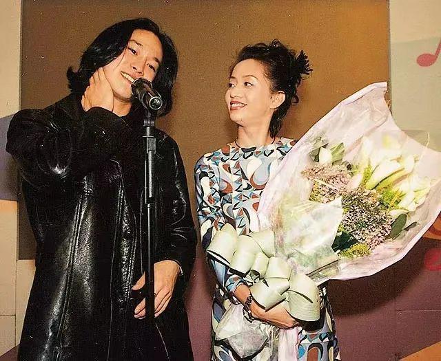 豪门自有真情在！他娶到这老婆真是烧高香了……