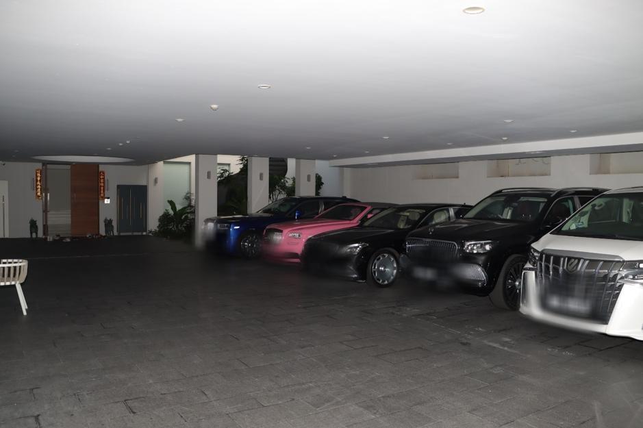 超50亿元！新加坡破获特大洗钱案：现金成捆豪车成排，有嫌犯为中国人