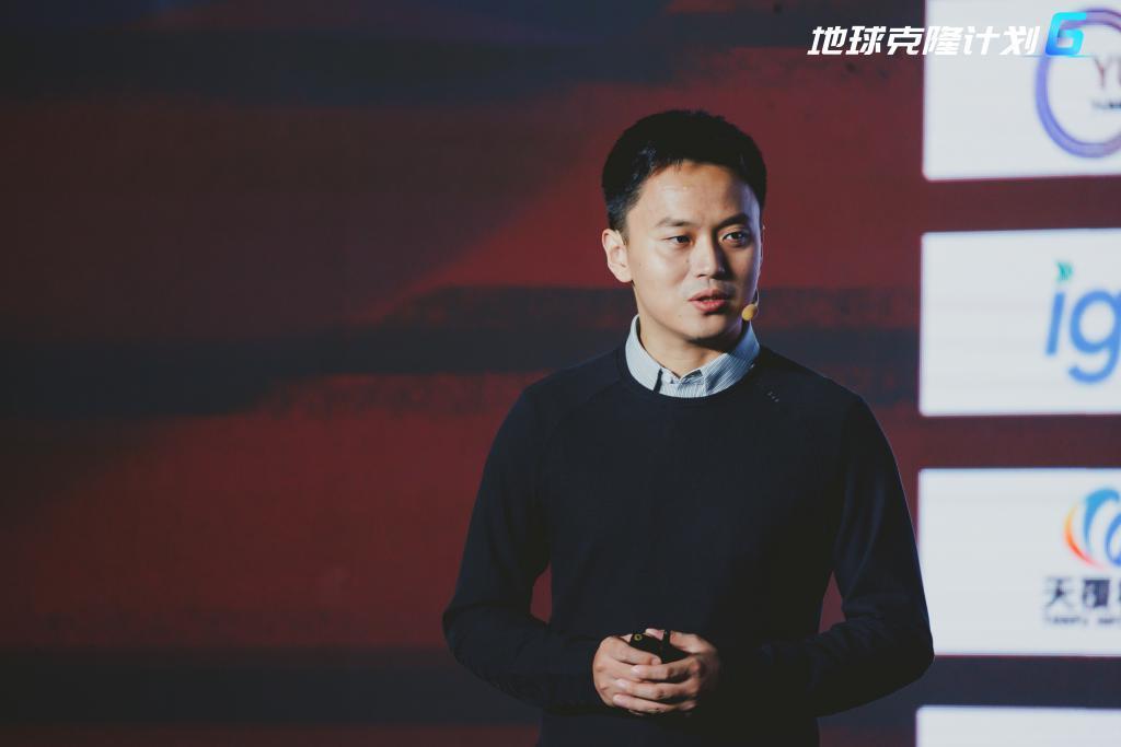 用 16 年「克隆地球」，这个异想天开的创业者迈过了一半的难关