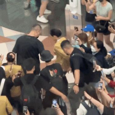 赚了8亿，互相甩锅？