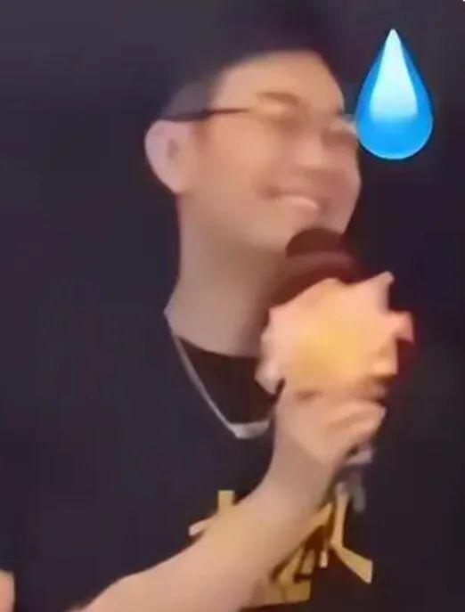 赚了8亿，互相甩锅？