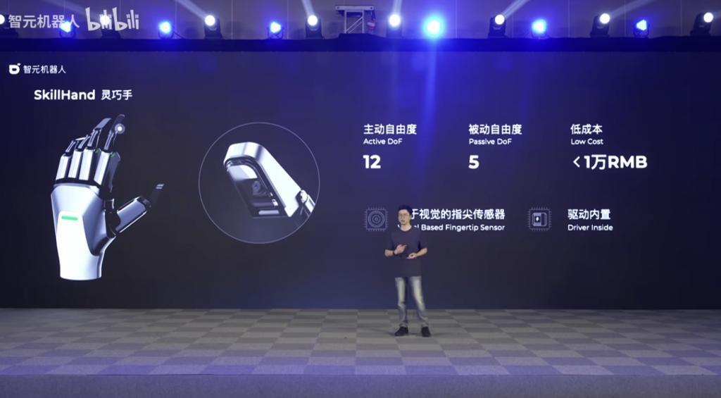 等了半年多，“华为天才少年”的人形机器人终于来了。