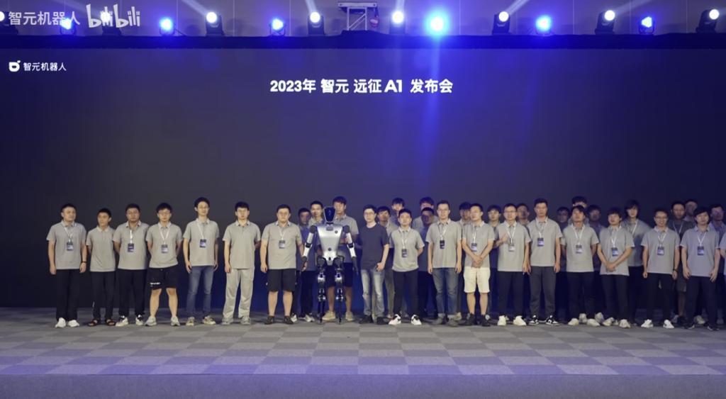 等了半年多，“华为天才少年”的人形机器人终于来了。